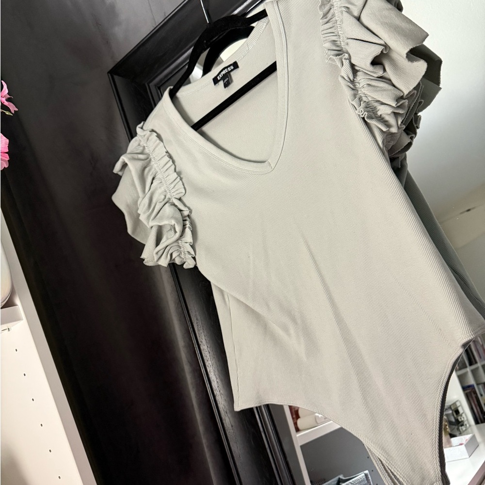 Express Ruffled Sleeve Top in Whisper Green